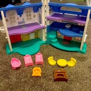 Fisher-Price little people dollhouse with furniture